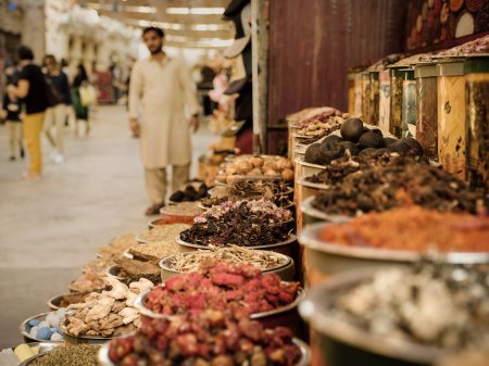 Foto de Arabic Spices at the market in Dubai. Selective focus - Imagen libre de derechos