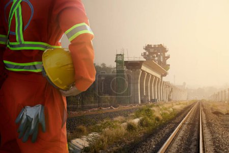 Téléchargez les photos : Ingénieur travaillant à la structure ferroviaire - en image libre de droit