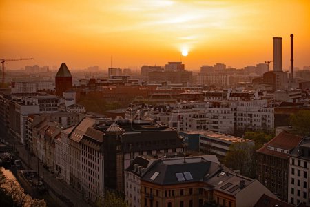Skyline, w Spittelmarkt, Berlin, Niemcy Wschodnie, zapewnia wspaniały wschód słońca w czasie wiosny.