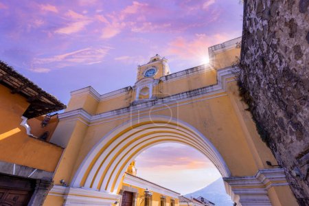 Guatemala, coloridas calles coloniales Antigua en el centro histórico de la ciudad Barrio Historico.