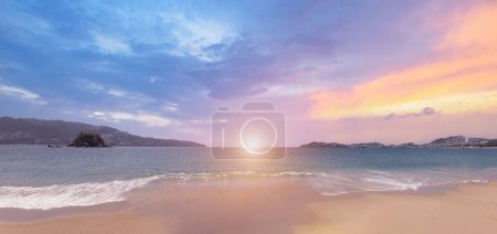 Foto de México, playas de Acapulco y vistas al mar al atardecer cerca de la Zona Dorada Golden Beach. - Imagen libre de derechos