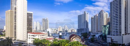 Téléchargez les photos : Panoramic view of skyline of Panama City downtown and financial center. - en image libre de droit