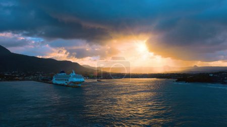 Kreuzfahrtschiff in der Dominikanischen Republik, Puerto Plata auf einer Karibik-Kreuzfahrt Urlaub.