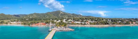 Téléchargez les photos : Vue panoramique sur l'horizon de Sainte Croix Frederiksted Îles Vierges américaines en vacances dans les Caraïbes. - en image libre de droit