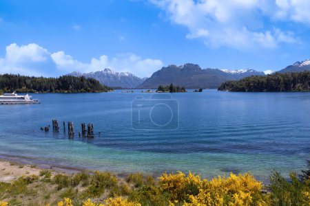 Foto de Patagonia, Bariloche. Isla Isla Victoria y Arrayanes paisaje pintoresco del bosque. - Imagen libre de derechos
