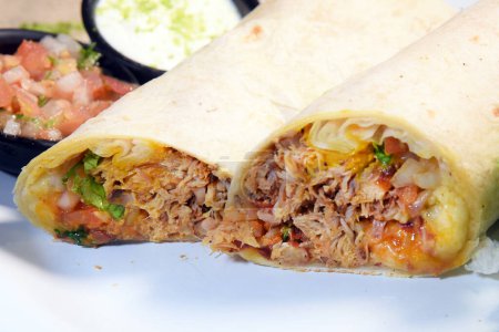 Téléchargez les photos : Tacos alimentaires mexicains quesadilla tortilla nachos guacamole piment tex-mex - en image libre de droit