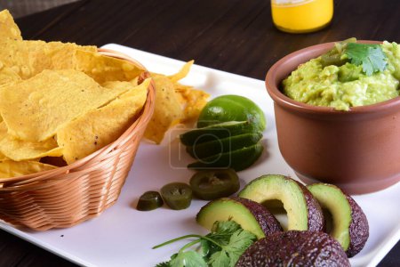 Foto de Deliciosa cocina mexicana guacamole, taco, tortilla, sabor picante chille mexicano - Imagen libre de derechos