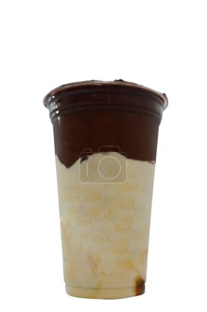 Foto de Bodegón panorámico de helado aguanieve bebidas congeladas coloridas de granita de frutas congeladas que fluyen en tazas de plástico para llevar con sabor a paja de helado. - Imagen libre de derechos