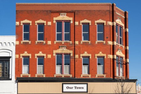 Téléchargez les photos : Streator, Illinois - United States - February 21st, 2023: Exterior of old building and storefront in downtown Streator, Illinois. - en image libre de droit