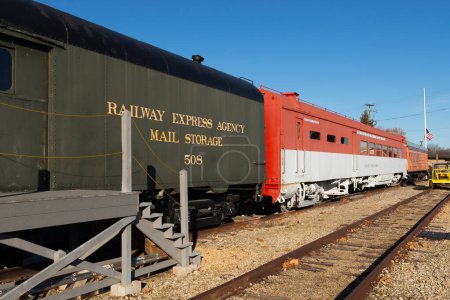 Foto de Mendota, Illinois - Estados Unidos - 7 de diciembre de 2023: vagones de tren antiguos en el Union Depot Railroad Museum en Mendota, Illinois, Estados Unidos. - Imagen libre de derechos