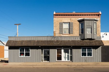 Foto de Mendota, Illinois - Estados Unidos - 7 de diciembre de 2023: Edificio y escaparate en Mendota, Illinois, Estados Unidos. - Imagen libre de derechos