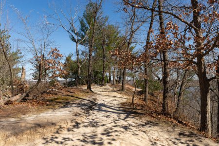 Hiking trail at Starved Rock State Park in early Spring.