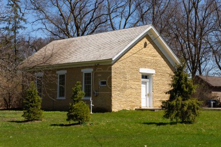 Marengo, Illinois - Vereinigte Staaten - 8. April 2024: Das 1867 erbaute Pringle Schoolhouse in Marengo, Illinois, USA.