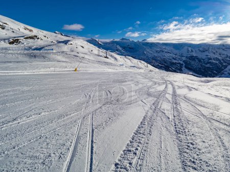 Téléchargez les photos : Pistes de ski à Monte Rosa domaine skiable - en image libre de droit