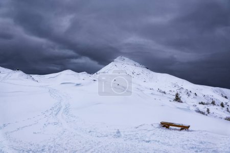 Téléchargez les photos : Paysage hivernal dans les Alpes italiennes de Valsassina - en image libre de droit