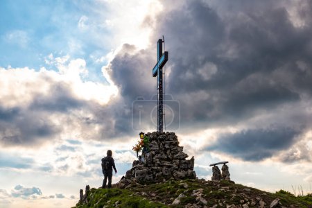 Foto de Pico de la cruz en el Monte Bolettone en Lombardía - Imagen libre de derechos