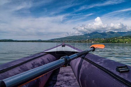 Foto de Canoeing scene on Lake Pusiano - Imagen libre de derechos