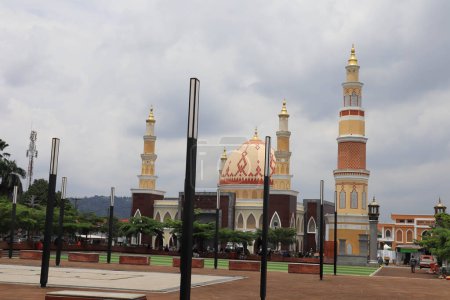 Téléchargez les photos : Majalengka, 18 février 2023 ; grande mosquée AL-IMAM district de Majalengka - en image libre de droit