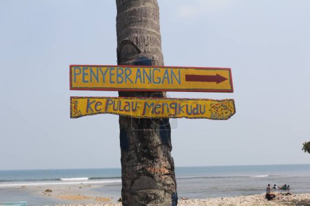 Foto de Señal indicando la dirección de la playa - Imagen libre de derechos