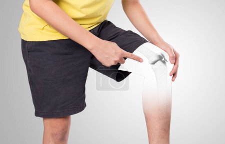 Knie Knochen Schmerzen weißer Hintergrund Knieverletzung