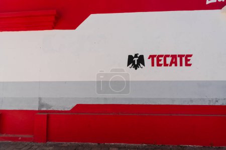 Téléchargez les photos : Tecate et Tecate Light sont des bières pâles populaires nommées d'après la ville de Tecate, en Basse-Californie, où elles ont été produites pour la première fois en 1943. - en image libre de droit