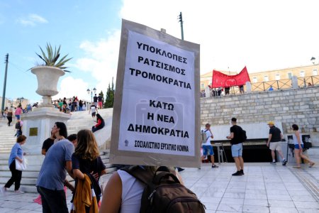 Foto de Protesta popular contra el espionaje del Servicio Nacional de Inteligencia en personas políticas en Atenas, Grecia, el 25 de agosto de 2022. - Imagen libre de derechos