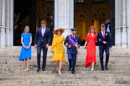 Téléchargez les photos : La famille royale de Belgique part après la messe du Te Deum à la cathédrale Saint-Michel et Sainte-Gudula lors de la fête nationale belge, à Bruxelles, en Belgique, le 21 juillet 2022. - en image libre de droit