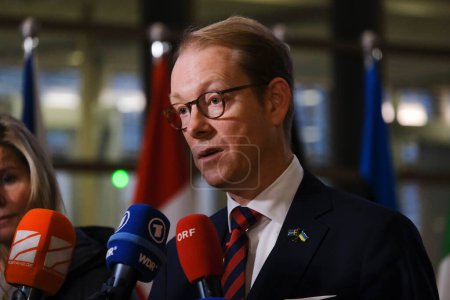 Foto de Tobías BILLSTROM, Ministro de Asuntos Exteriores de Suecia, llega para asistir a una reunión de ministros de Asuntos Exteriores de la UE, en el Consejo Europeo de Bruselas, Bélgica, el 14 de noviembre de 2022. - Imagen libre de derechos