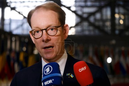 Foto de Tobías BILLSTROM, Ministro de Asuntos Exteriores de Suecia, llega para asistir a una reunión de ministros de Asuntos Exteriores de la UE, en el Consejo Europeo de Bruselas, Bélgica, el 14 de noviembre de 2022. - Imagen libre de derechos