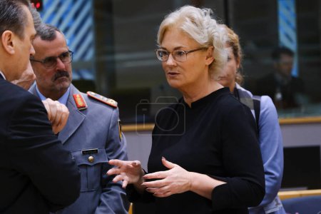 Téléchargez les photos : Christine Lambrecht, ministre de la Défense lors d'une réunion des ministres de la Défense de l'UE au Conseil de l'UE à Bruxelles, Belgique, le 15 novembre 2022. - en image libre de droit