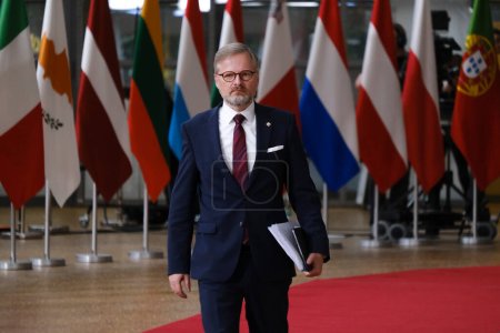Téléchargez les photos : Petr Fiala, Premier ministre de la République tchèque arrive pour assister à une réunion à Bruxelles, en Belgique, le 21 octobre 2022. - en image libre de droit
