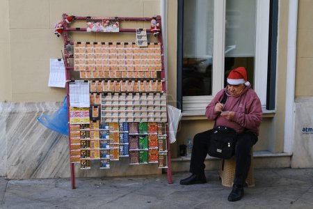 Foto de A Street vendor sales lottery coupons in Athens, Greece on Dec. 29, 2022. - Imagen libre de derechos