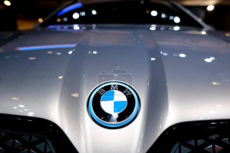 Foto de BMW car on display during the opening of the Brussels Motor Show at the Expo in Brussels, Belgium on Jan. 13, 2023. - Imagen libre de derechos