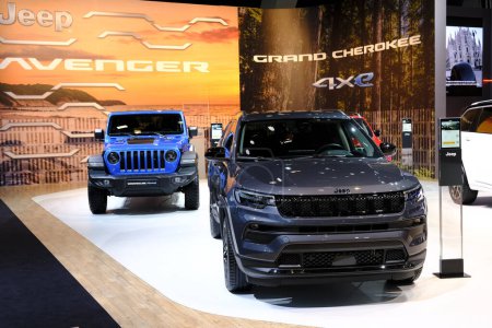 Téléchargez les photos : Jeep car on display during the opening of the Brussels Motor Show at the Expo in Brussels, Belgium on Jan. 13, 2023. - en image libre de droit