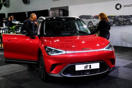Téléchargez les photos : Smart car on display during the opening of the Brussels Motor Show at the Expo in Brussels, Belgium on Jan. 13, 2023. - en image libre de droit