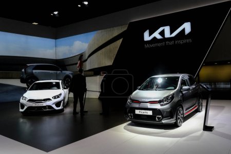 Téléchargez les photos : KIA motors car on display during the opening of the Brussels Motor Show at the Expo in Brussels, Belgium on Jan. 13, 2023. - en image libre de droit