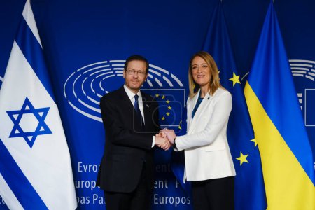 Téléchargez les photos : European Parliament President Roberta Metsola welcomes President of the State of Israel Isaac Herzog at the European Parliament at the EU headquarters in Brussels, Belgium on January 26, 2023. - en image libre de droit