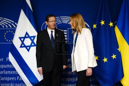 Téléchargez les photos : European Parliament President Roberta Metsola welcomes President of the State of Israel Isaac Herzog at the European Parliament at the EU headquarters in Brussels, Belgium on January 26, 2023. - en image libre de droit