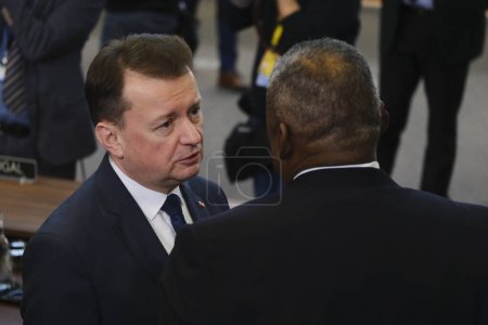 Foto de US Secretary of Defense Lloyd Austin arrives for a two-day meeting of the alliance's Defence Ministers at the NATO headquarters in Brussels, Belgium on Feb. 15, 2023. - Imagen libre de derechos