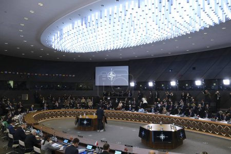 Téléchargez les photos : Vue de la salle plénière lors de la réunion des ministres de la Défense de l'OTAN lors d'une réunion de deux jours des ministres de la Défense de l'Alliance au siège de l'OTAN à Bruxelles, en Belgique, le 15 février 2023. - en image libre de droit