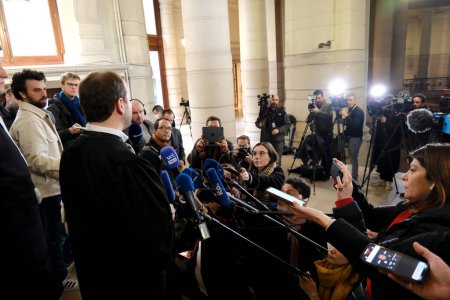 Téléchargez les photos : Belgium Criminal lawyer Maxim Toller  speaks to media at the end of a hearing at the Court of Justice on February 16, 2023 in Brussels, Belgium. - en image libre de droit