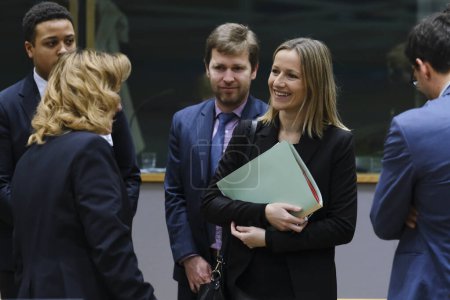 Téléchargez les photos : Berangere Couillard, Ministre de l'Environnement arrive au Conseil Européen de l'Environnement à Bruxelles, Belgique le 16 mars 2023. - en image libre de droit