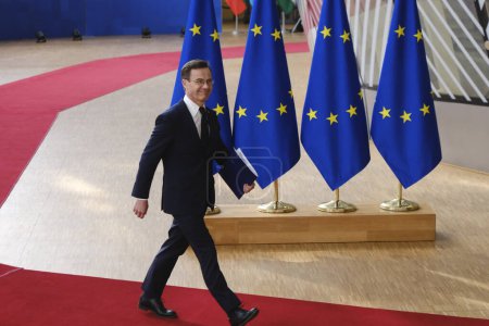 Téléchargez les photos : Le Premier ministre suédois Ulf Kristersson arrive pour un sommet de l'UE, au siège de l'UE à Bruxelles, le 23 mars, - en image libre de droit