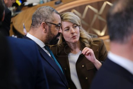 Téléchargez les photos : Melanie Joly, ministre des Affaires étrangères, arrive au siège de l'OTAN à Bruxelles, en Belgique, le 4 avril 2023. - en image libre de droit