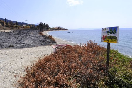 Foto de Señal de advertencia contra incendios forestales en Eubea, Grecia, el 21 de agosto de 2021. - Imagen libre de derechos
