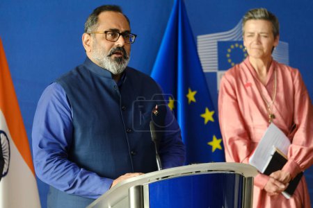 Téléchargez les photos : Le ministre d "État indien Rajeev Chandrasekhar s'adresse aux médias lors d'une conférence de presse sur le Conseil du commerce et de la technologie UE-Inde au siège de l'UE à Bruxelles, en Belgique, le 16 mai 2023 - en image libre de droit
