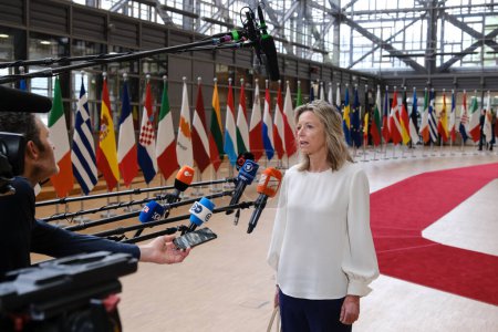 Foto de Kajsa OLLONGREN, Ministra de Defensa, llega para asistir a la reunión de Ministros de Defensa de la UE en la sede del Consejo Europeo en Bruselas, Bélgica, el 23 de mayo de 2023. - Imagen libre de derechos