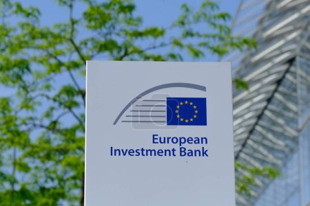 Foto de Vista exterior de la sede del Banco Europeo de Inversiones (BEI) en Luxemburgo el 2 de junio de 2023. - Imagen libre de derechos