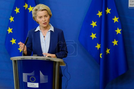 Téléchargez les photos : Ursula von der Leyen, présidente de la Commission européenne, intervient lors d'une conférence de presse après une réunion du collège des commissaires au siège de l'UE à Bruxelles, en Belgique, le mois de juin. 20, 2023. - en image libre de droit