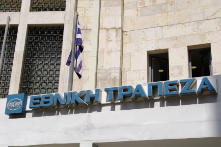 Foto de Vista exterior de la sucursal del Banco Nacional en Corfú, Grecia, el 1 de septiembre de 2023. - Imagen libre de derechos